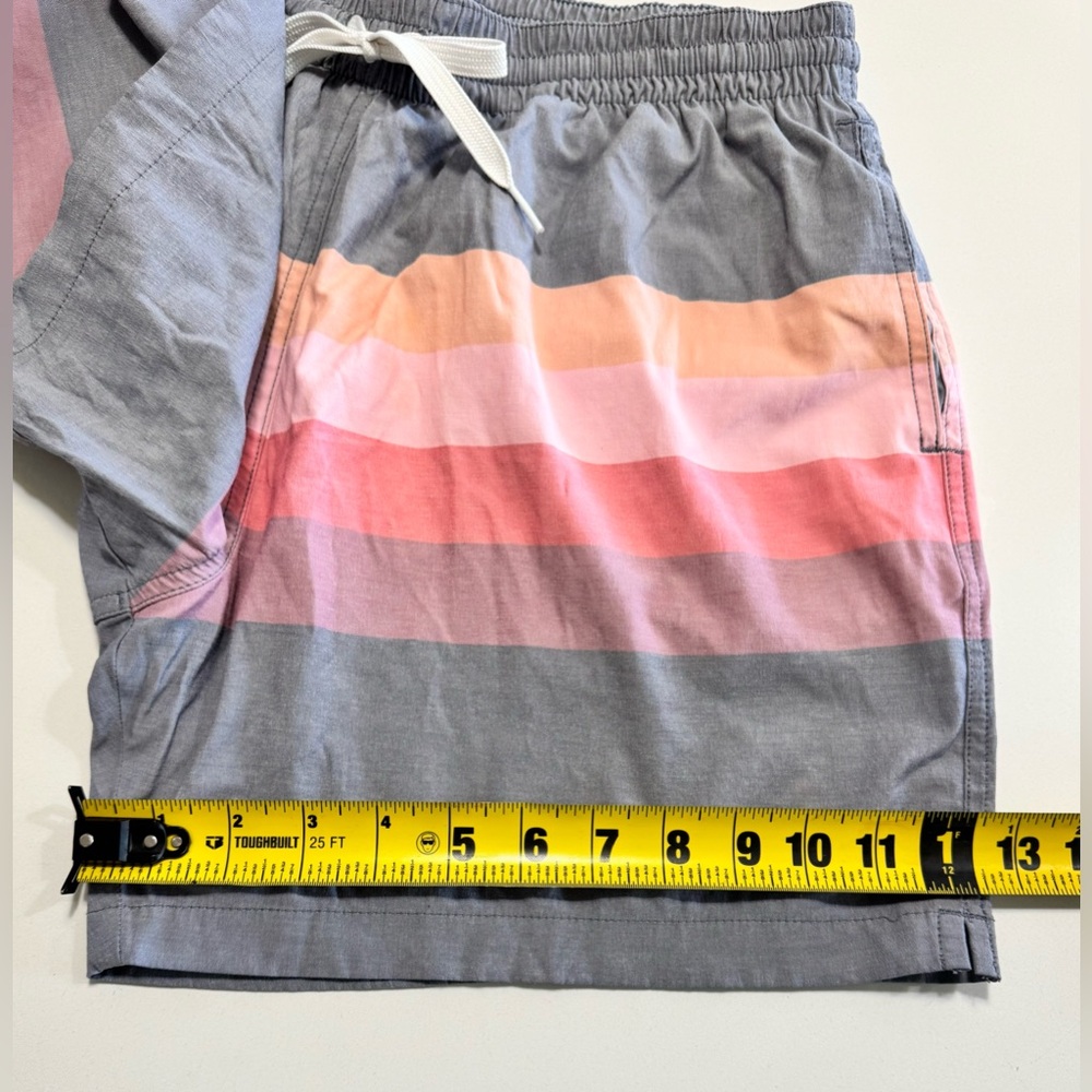 Chubbies Shorts Mens L  Pink Gray Lined Classic Swim Trunk Pool Beach 5.5'' Surf - Picture 8 of 8